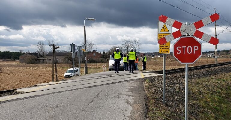 BEZPIECZNY PRZEJAZD KOLEJOWY