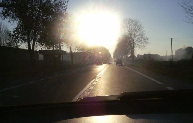 OŚLEPIAJĄCE SŁOŃCE! BĄDŹMY OSTROŻNI
