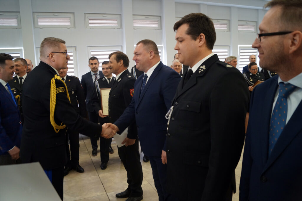 WRĘCZENIE PROMESY NA ZAKUP NOWEGO SAMOCHODU RATOWNICZO – GAŚNICZEGO DLA JEDNOSTKI OSP MIROSŁAWICE